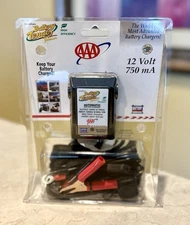 Deltran BATTERY TENDER JUNIOR - 12V 750mA - Automatic Battery Charger - 022-0192