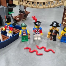 LEGO Pirate 6253 Shipwreck Hideout