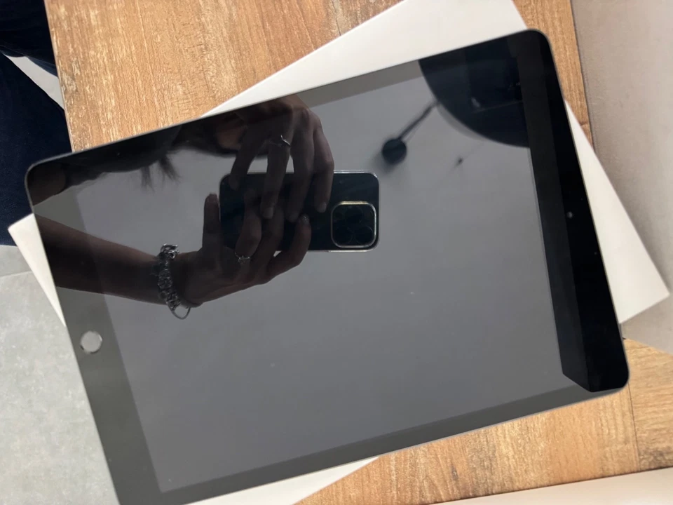 Apple iPad 10 · 32GB · Wi-Fi, foto 2 di 5