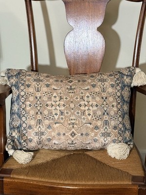 Yati Overseas  Decorative lumbar Pillow Tassels 