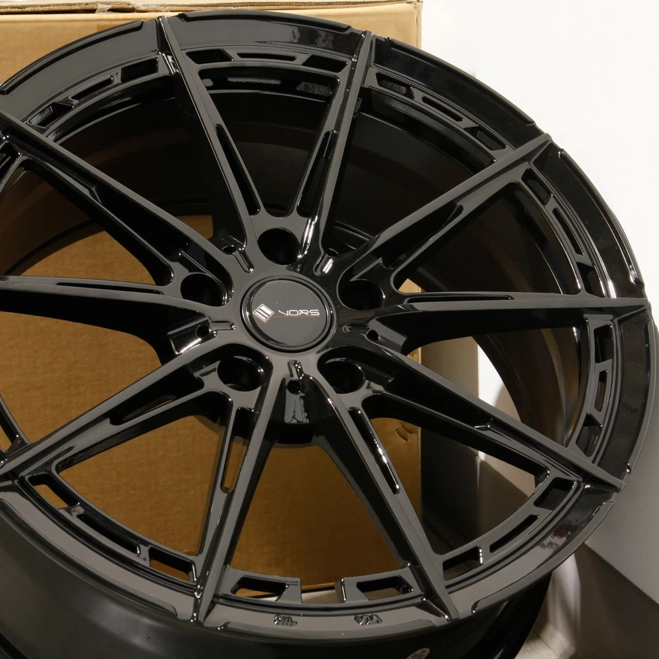 Ruedas negras 18x8 Vor LT84 5x114,3 35 (juego de 4) 73,1 Foto 4 de 4