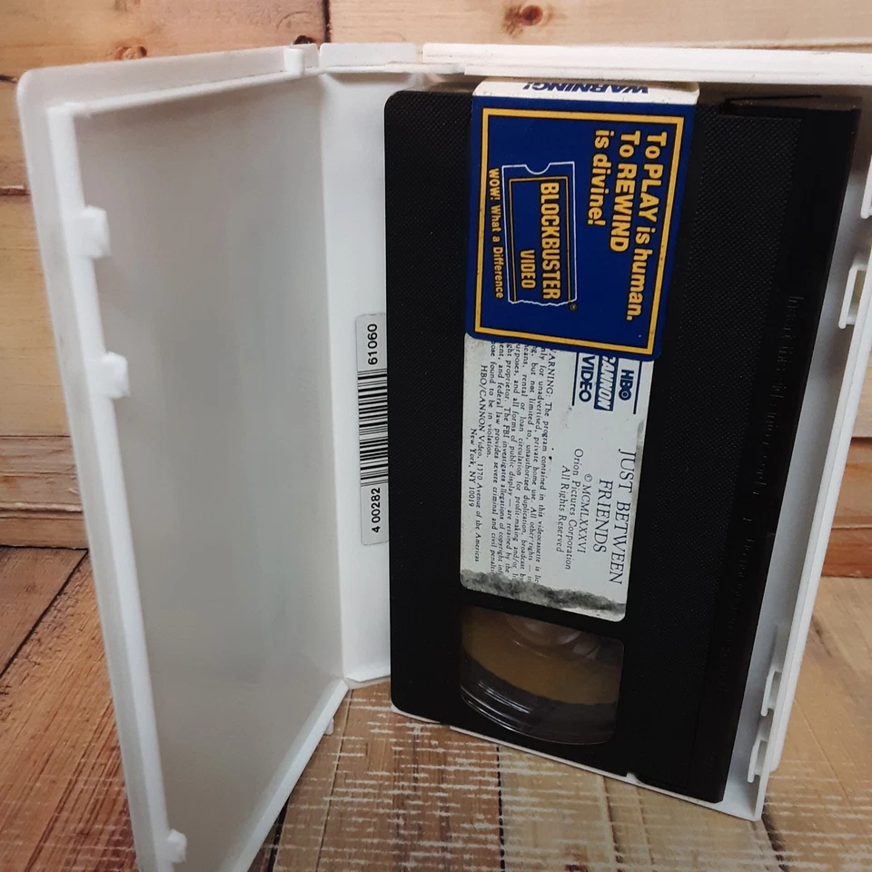 Just Between Friends VHS Used Mary Tyler Moore Ted Danson 1986 Drama HBO Cannon Foto 4 de 4
