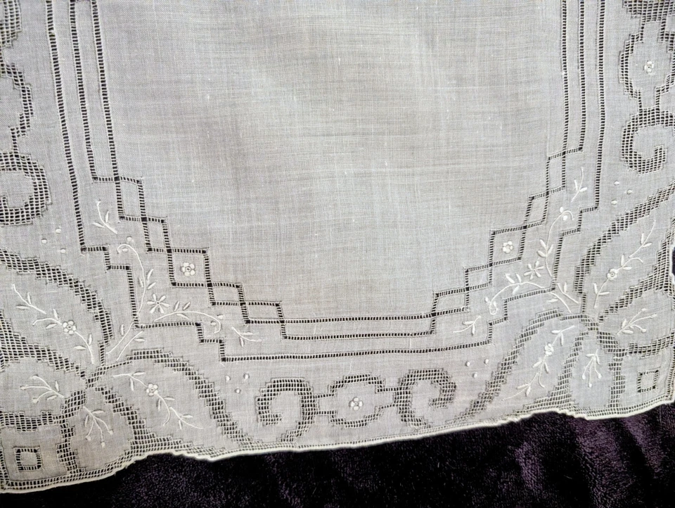 Lindo lenço/lenço branco vintage com bordado e desenho - Imagem 4 de 4