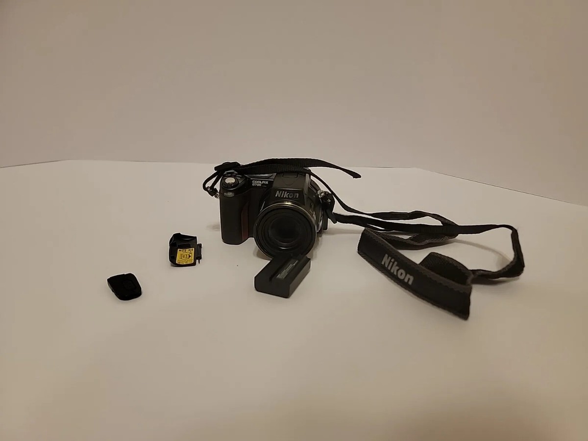 nikon coolpix 8700 Camera Battery untested plus cables and