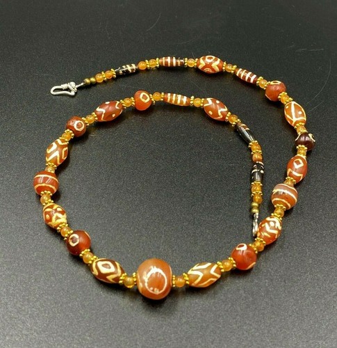 Collana di perle di corniola incise antica Mala  - Foto 3 di 11