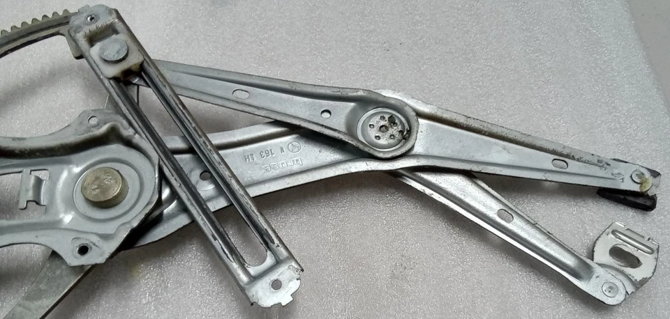 1999-2001 Mercedes Ml320 W163 Lh Front Door Window Regulator And Motor 59372 16 - Image 3 of 4