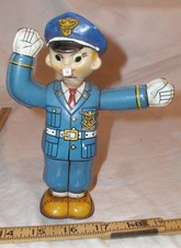 TRAFFIC COP POLICE MAN TIN WIND UP TOY 1950s TN JAPAN WORKS