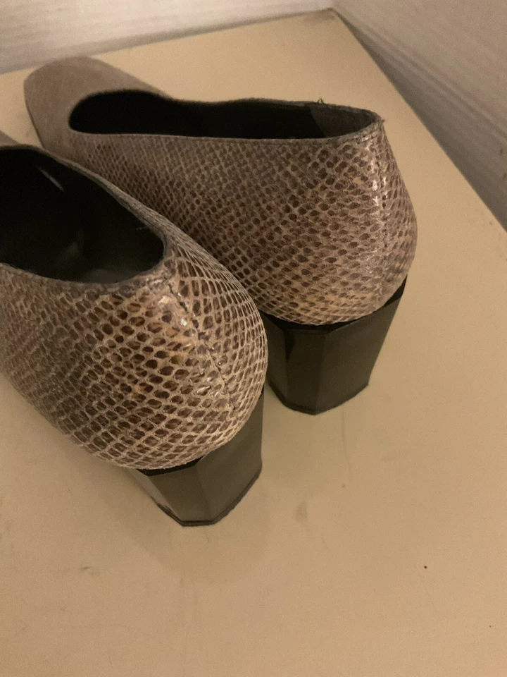 Stuart Weitzman Women Beige Leather Textured Heel Pumps size 10 Narrow Euro 41 - Image 3 of 4