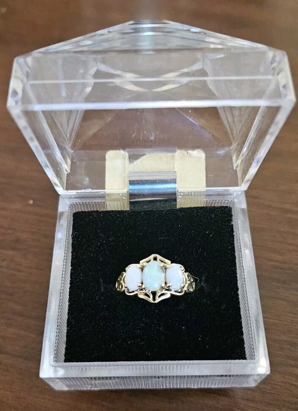 14K-Triangle JJ Stamped: Vintage; 3 Opal Filigree Styled Gold Ring-Size 7.75
