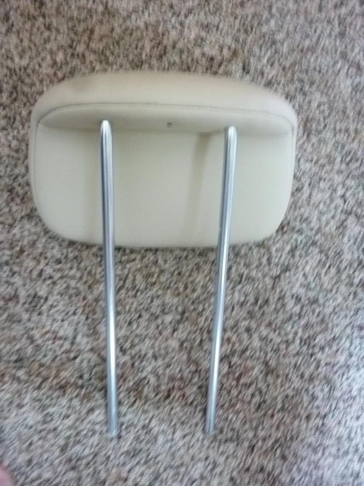 Chrysler Leater Town & Country Third Row Headrest 2009 (May fit other models) - Image 2 of 3