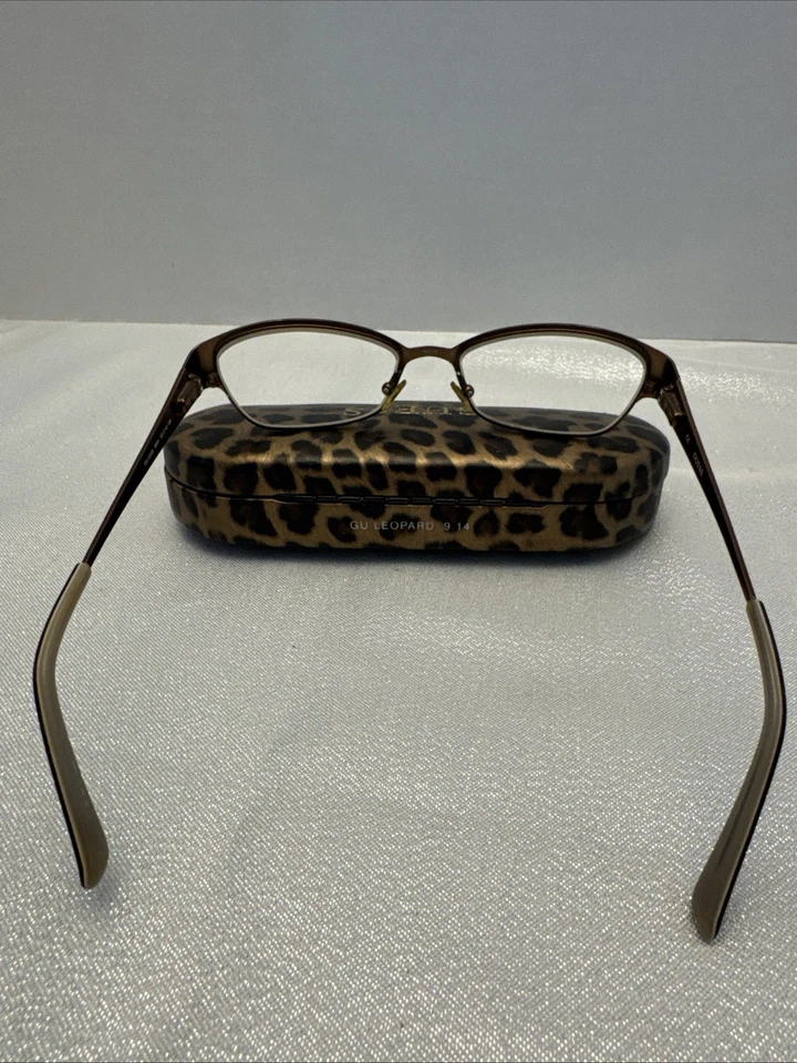 Gafas Guess y estuche de leopardo Foto 4 de 4
