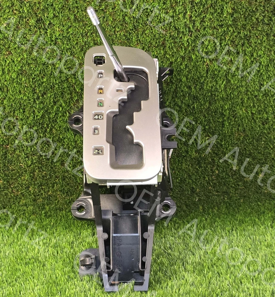 Toyota 4runner 2003-2009 Floor shifter Selector Auto Gear Oem used - Image 4 of 4