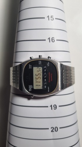 Vintage Digital OMEGA Speedmaster Quartz - Picture 11 of 11