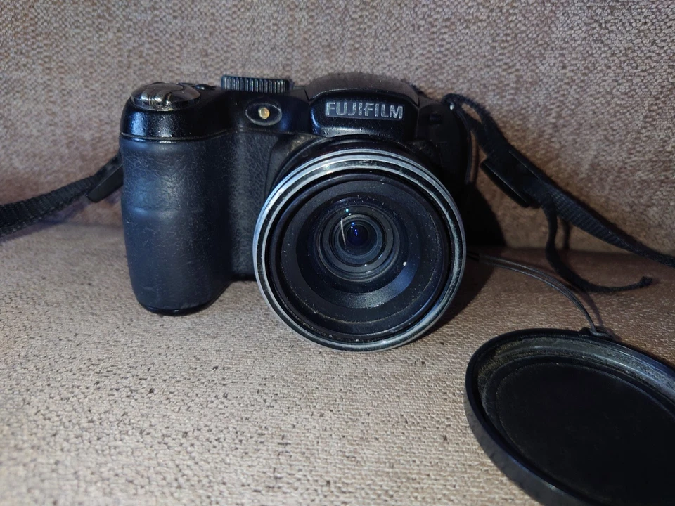 Fujifilm FinePix S1730 12MP 15x Optical Zoom Digital Camera Black - Working, photo 2 of 5