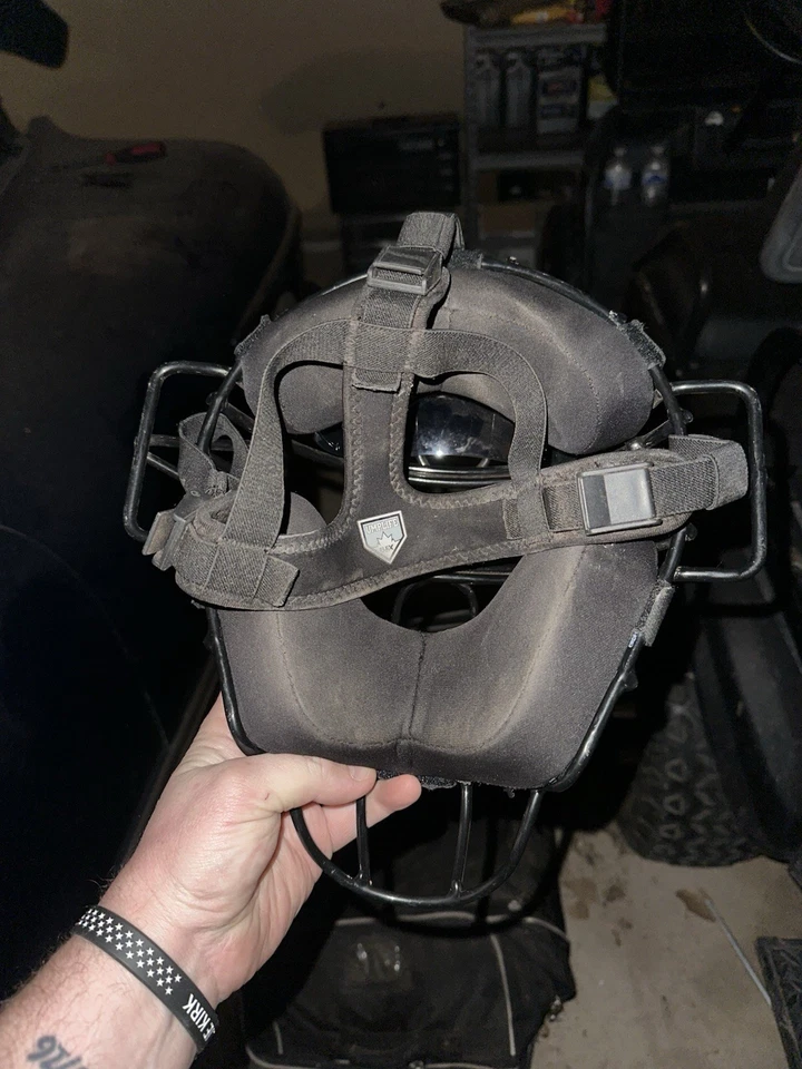 Diamond iX3 Series Umpire Face Mask Black iX3-UMP Lightweight - Image 2 of 3