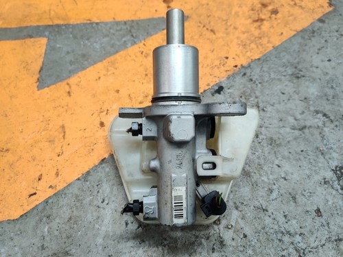 2005 AUDI A8 D3 4E 3.0 TDI BRAKE MASTER CYLINDER 4E0611301 - Picture 2 of 5