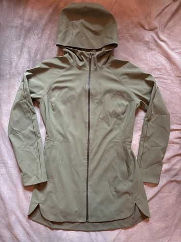 Lululemon Women's “Glyde Along Softshell” Hooded Long Sage Green Jacket Size 8
