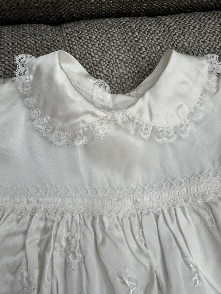 Vestido de bautizo vintage años 60 blanco satinado encaje floral bordado 0-6 meses Foto 3 de 4