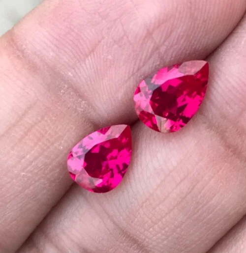 Lab Ruby Pear Cut 2 Piece 10X7 mm & 6X6.5 mm 4.45 Cts Pigeon Blood Ruby Corundum - Image 4 of 4