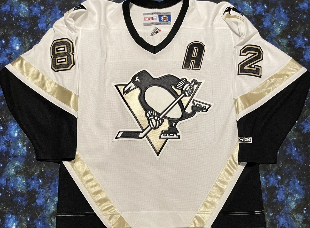 Martin Straka signed Penguins jersey crest patch