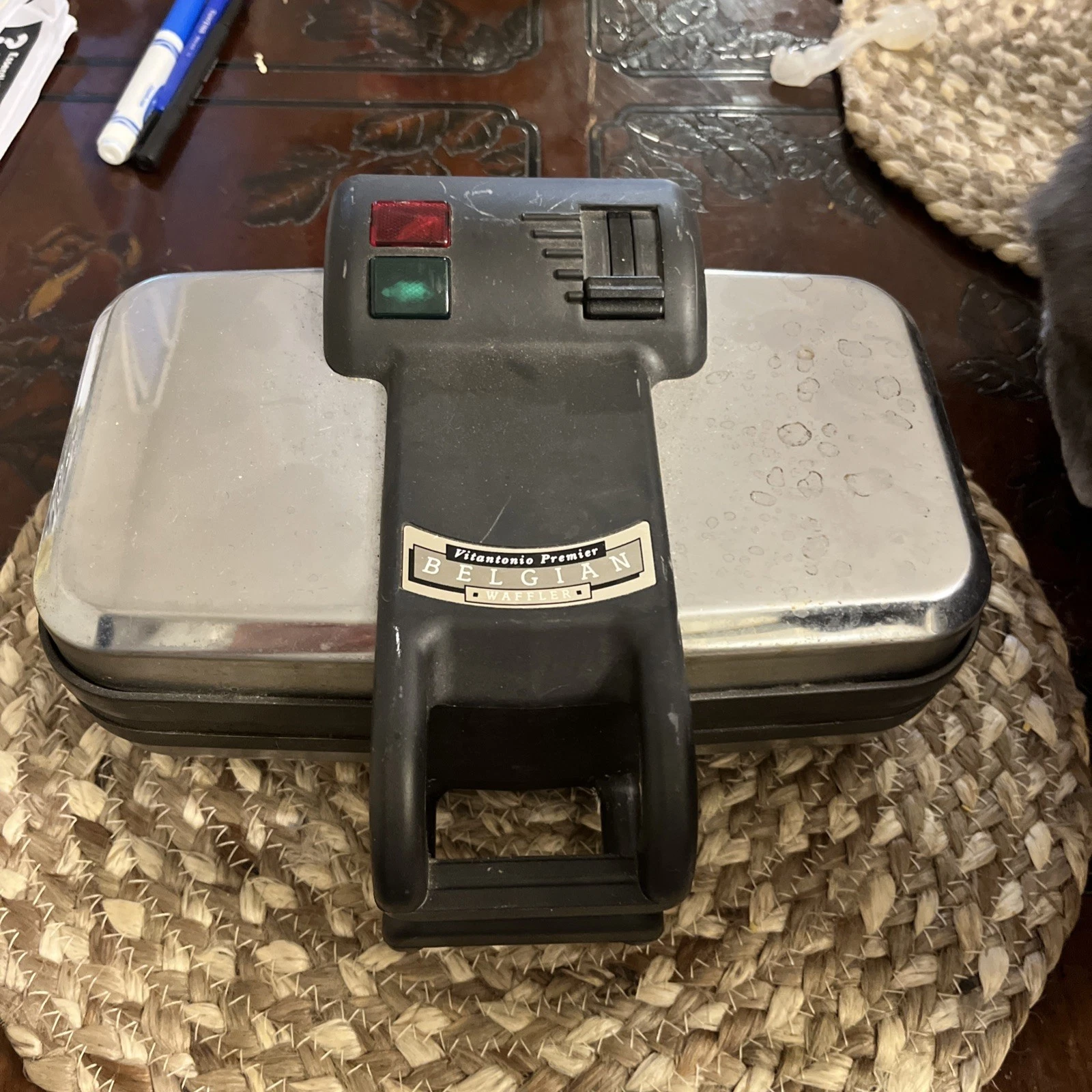 Vitantonio Premier Belgian Waffle Maker Waffler Iron Baker 1550