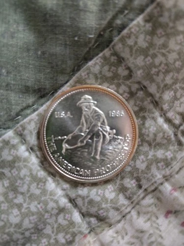Vintage 1985 Engelhard American Prospector - 1 oz .999 Fine Silver Round