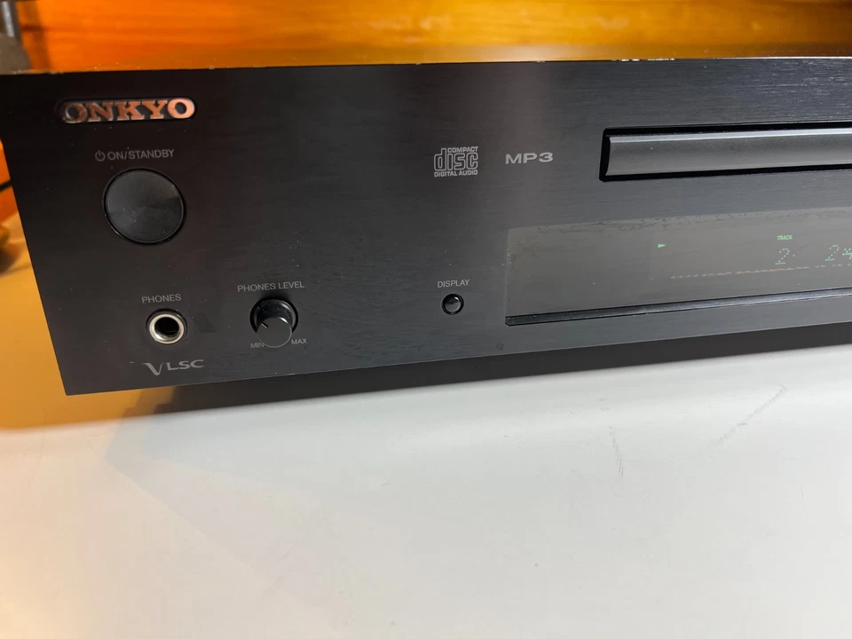 Onkyo Reproductor de CD Único Óptico Coaxial Digital CDR CDRW MP3 Aluminio Cepillado Foto 2 de 4