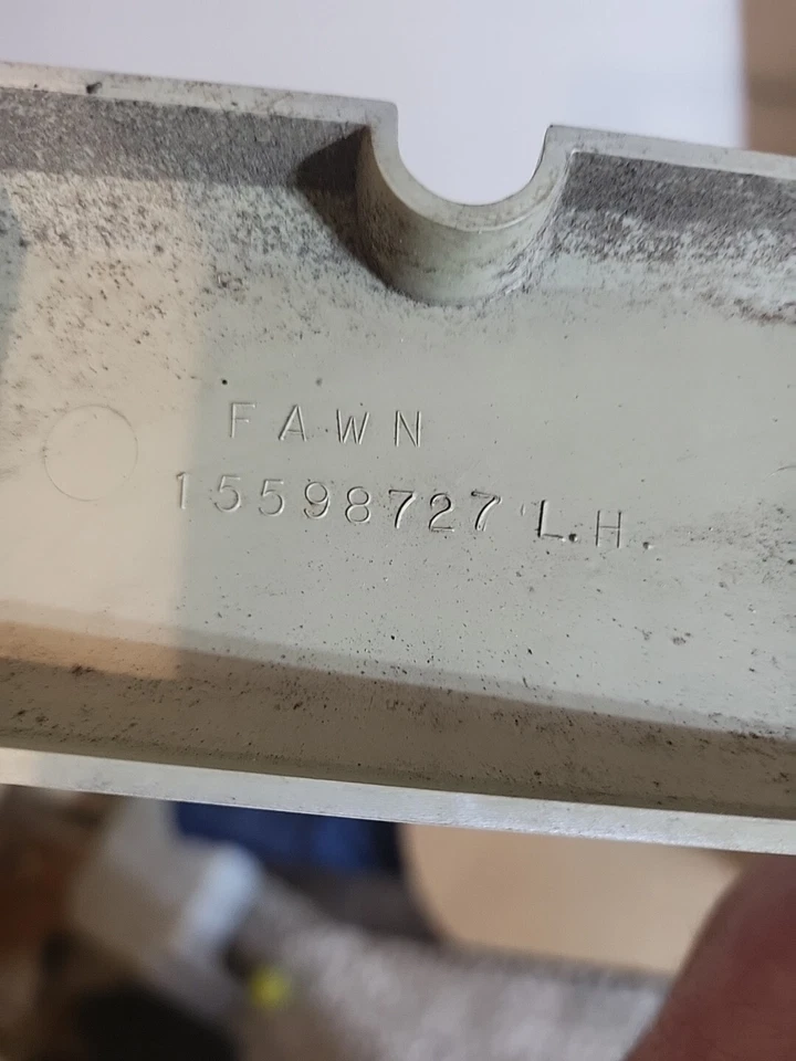 GM Used 1985-88 Chevy Truck Pickup Front LH Headlight Bezel 15598727 Oem Nice - Image 3 of 3