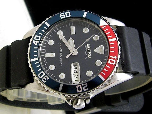 Seiko SKX025 7S26-0050 Diver Stainless Steel Automatic Mens Watch Auth Works
