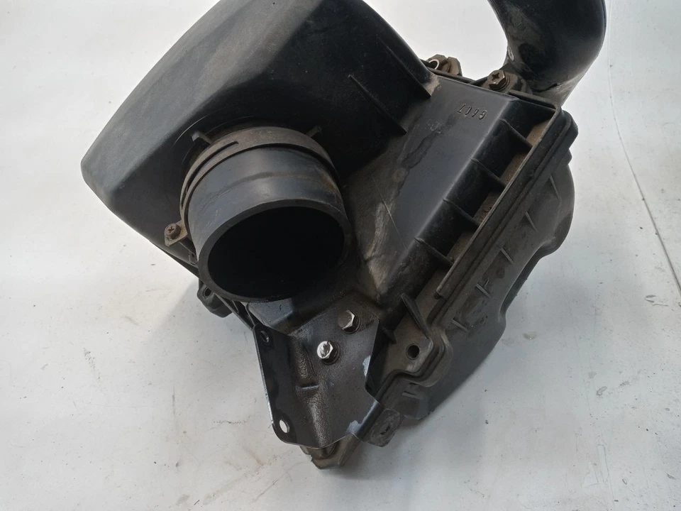 1990-1993 Mazda B2200 B2600 Front Grille Grill w/ Logo OEM Tested - Image 3 of 4