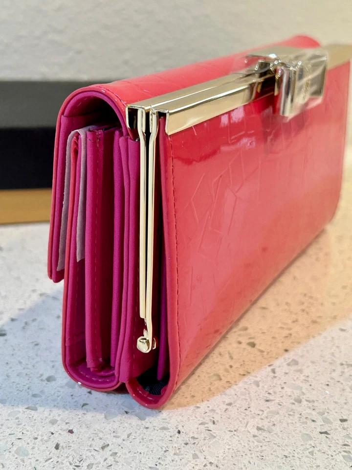 Cartera sin asas OMNIA cristal rosa charol con bloqueo de lazo de diamantes de imitación NUEVA EN CAJA Foto 3 de 4