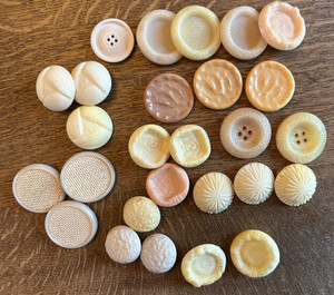 Vintage LARGE Coat Buttons Cream/White Hard Plastic 1" to 1 3/4" LOT of 26 #5
