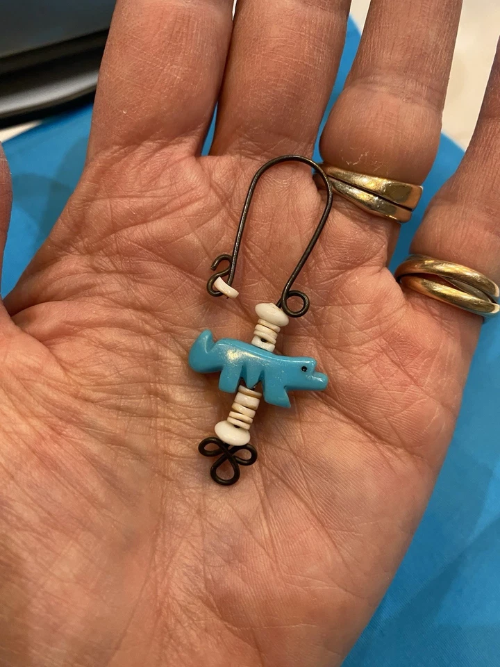 7 dijes de vino únicos con figuras de piedra talladas a mano (homenaje a los fetiches Zuni) Foto 2 de 4