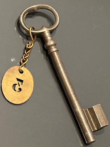 Antique solid barrel barrel iron key w/ #3 chained brass dogtag 090524aIZFE - Picture 2 of 3