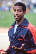 Renaldo Nehemiah USA talks with fans USA Track Field Olympic T- 1980 Old Photo