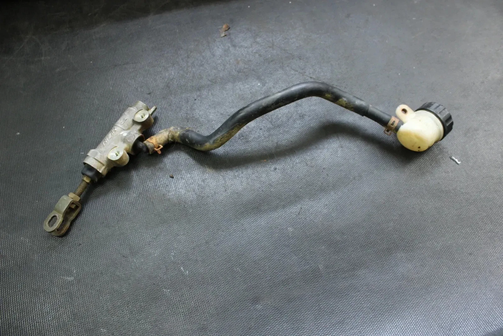 1990 Suzuki DR250 OEM Rear Brake Master Cylinder w/ Reservoir 69600-14D01 B4429
