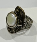Lucky Brand Large Vintage Style Ring. Gold Tone w/Mother of Pearl Stone. 9.5 — photo 2