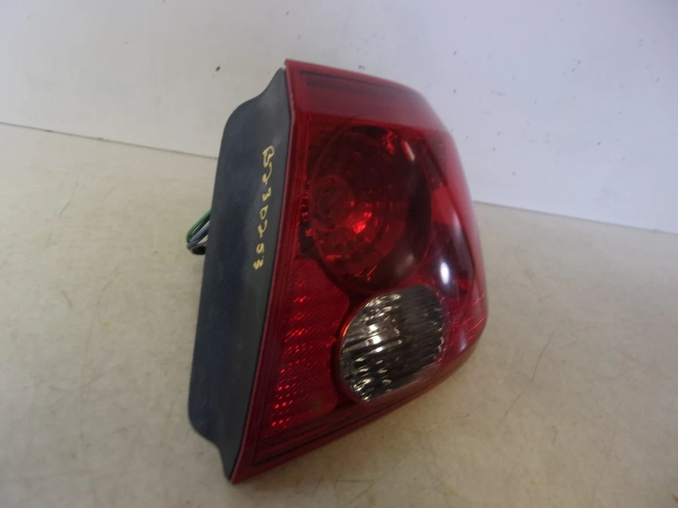 Luz trasera derecha Saturn serie L L200 L300 2003-2005 sedán pasajero OEM Foto 3 de 4