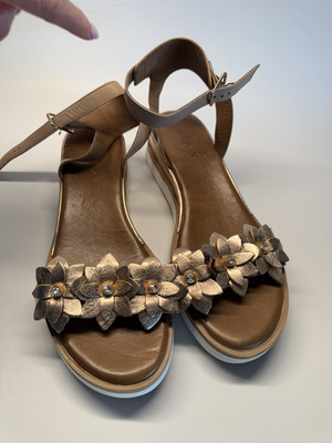 Inuovo Gold Leather Platform Sandals Size EU 39  US 8.5