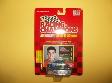 1997 Edition Racing Champions 24 Jeff Gordon DuPont NASCAR 1/64