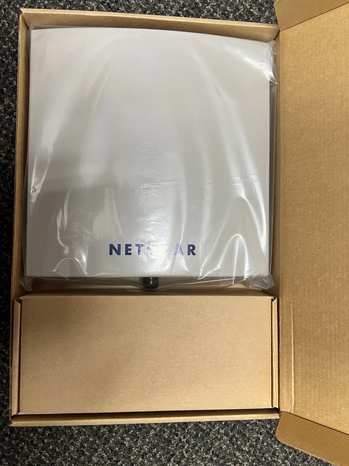 Netgear 18 dBi Directional Patch Panel Antenna ANT24D18 - Image 2 of 3