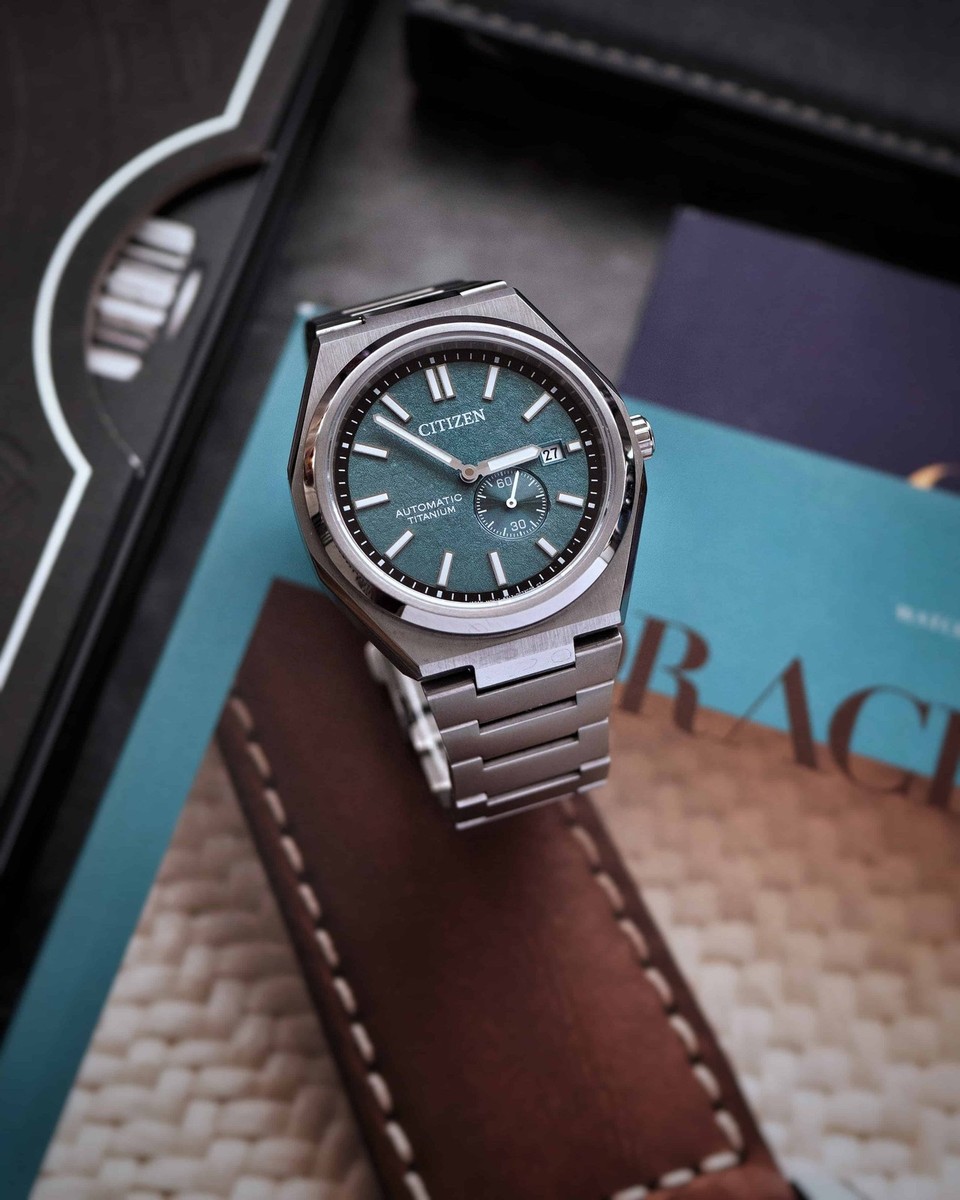 CITIZEN NJ0180-80X Mechanical Automatic Green Dial Date Display