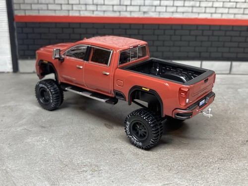2022 GMC Sierra 2500 HD Lifted 4x4 Truck 1/64 Diecast Custom Duramax Greenlight - Picture 6 of 14