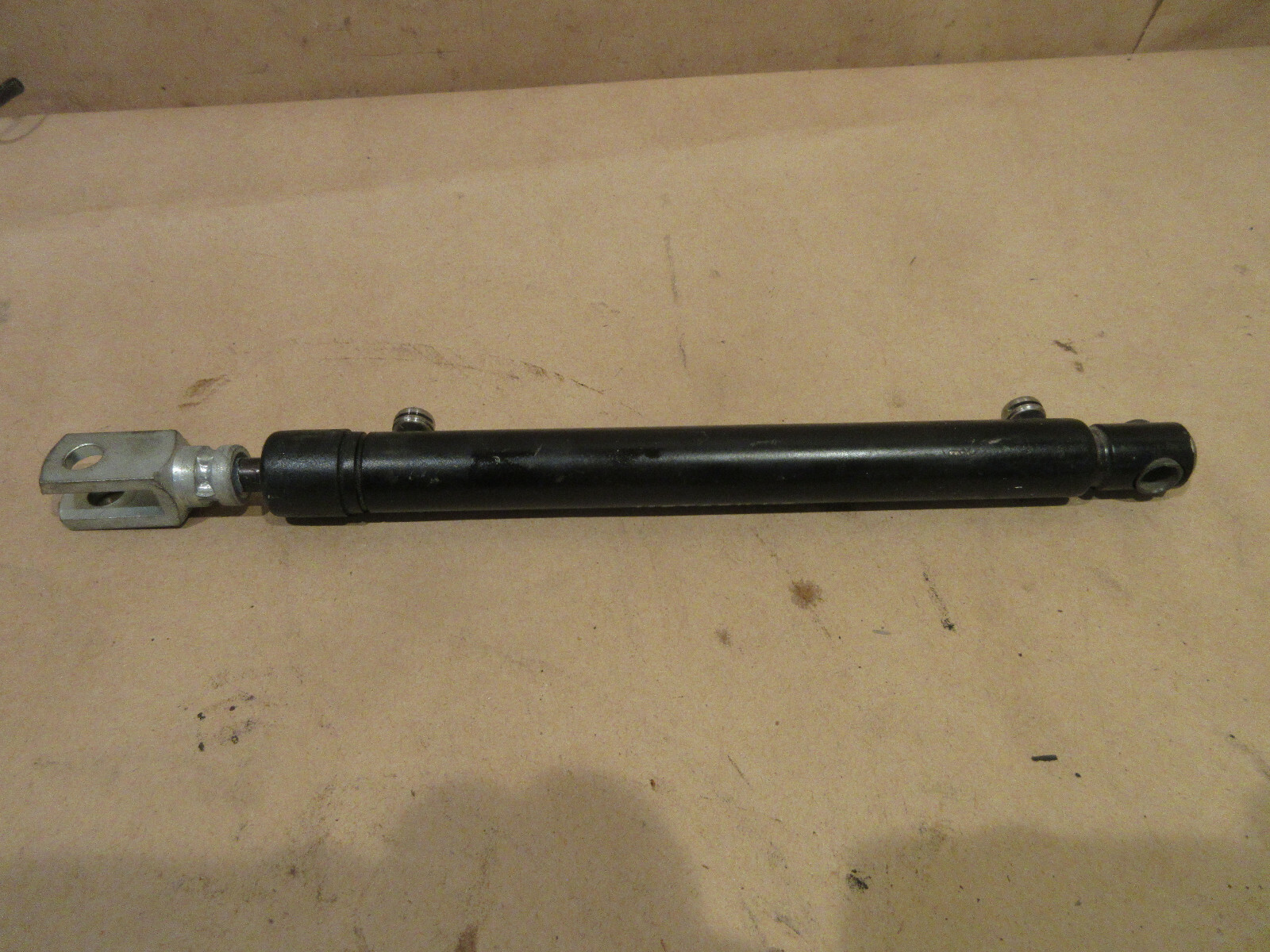 Ferrari California - RH Front Piston / Ram For Convertible Top - P/N 81859400