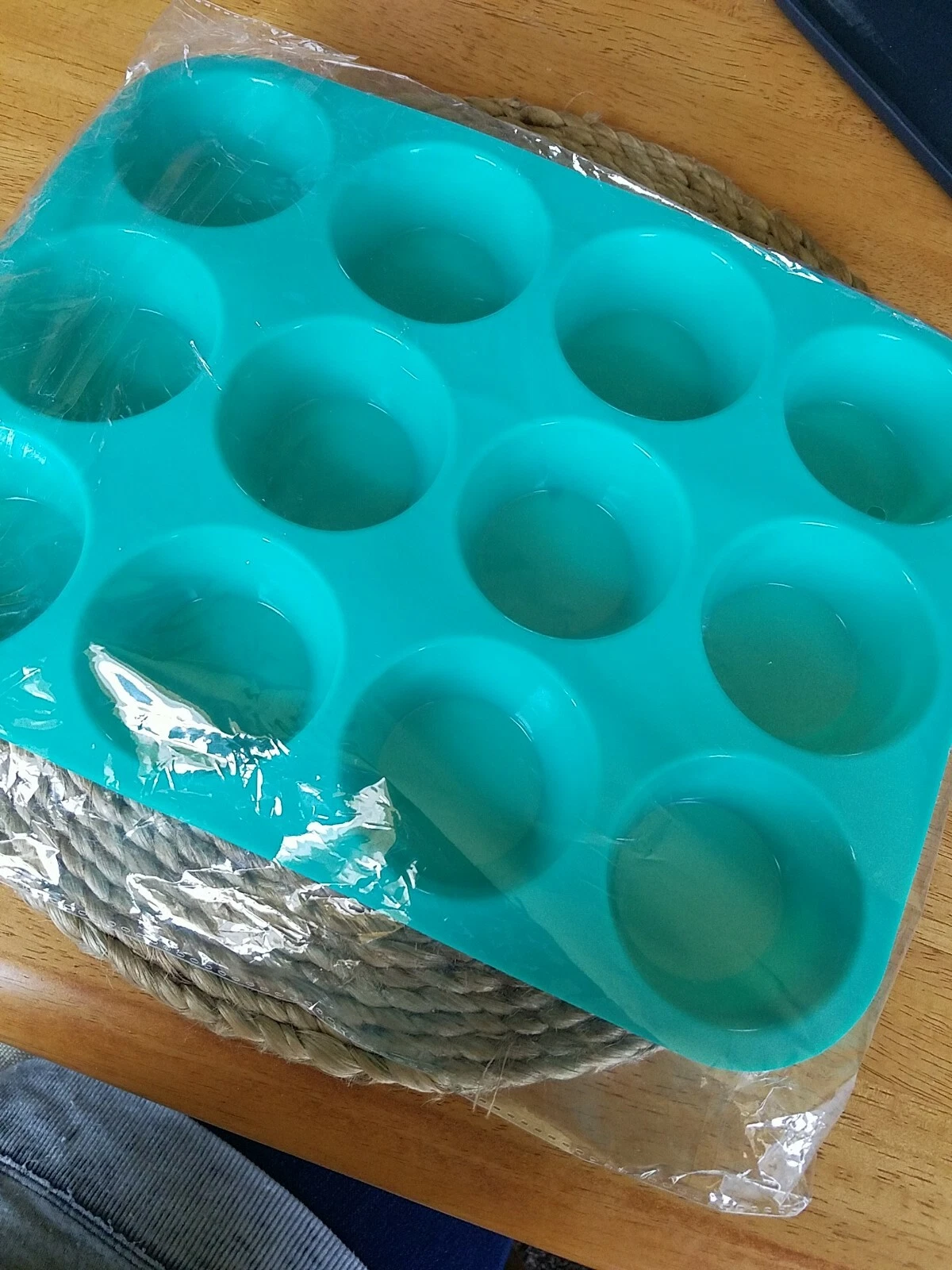 Set of 2 Silicone Muffin Cupcake Bakeware, green.