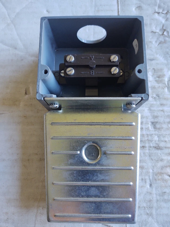 Interruptor de pie McGraw-Edison Gemco #1025-A-1SP-X Foto 4 de 4