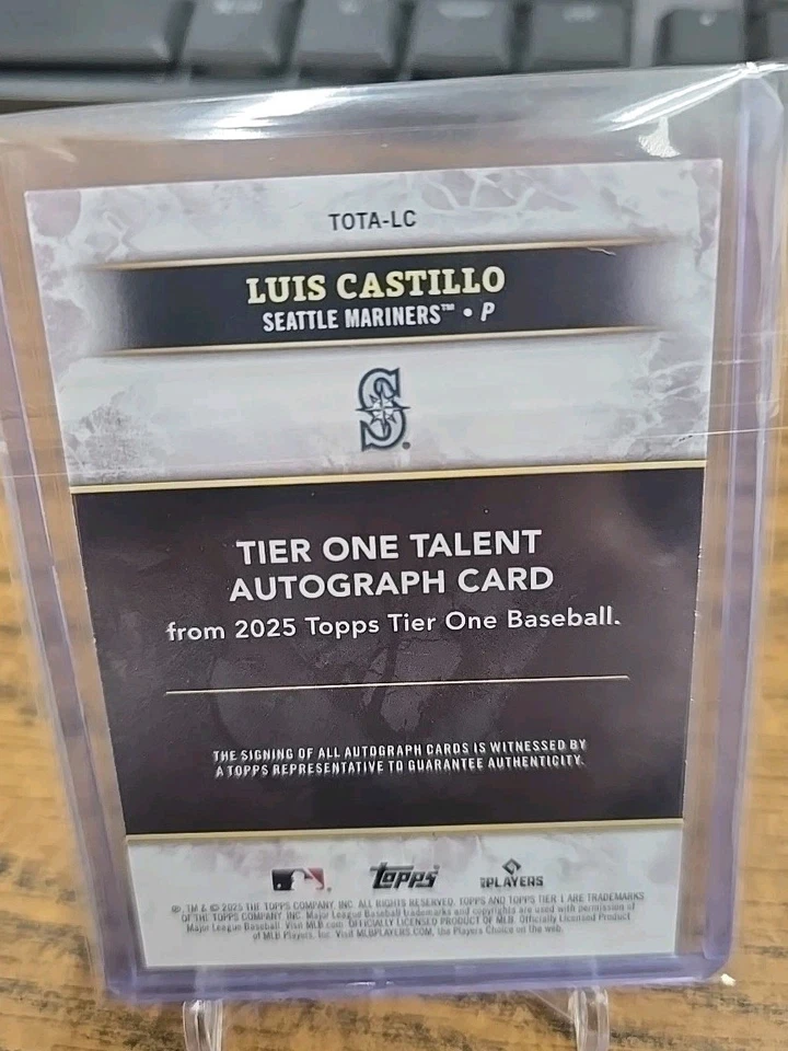 Autógrafo Topps Tier One Talent 2025 - Luis Castillo - Seattle Mariners /149 Foto 2 de 2