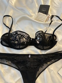 Rare 🖤La Perla Black Sheer Lace Bra and Crystal Embellished Thong Set