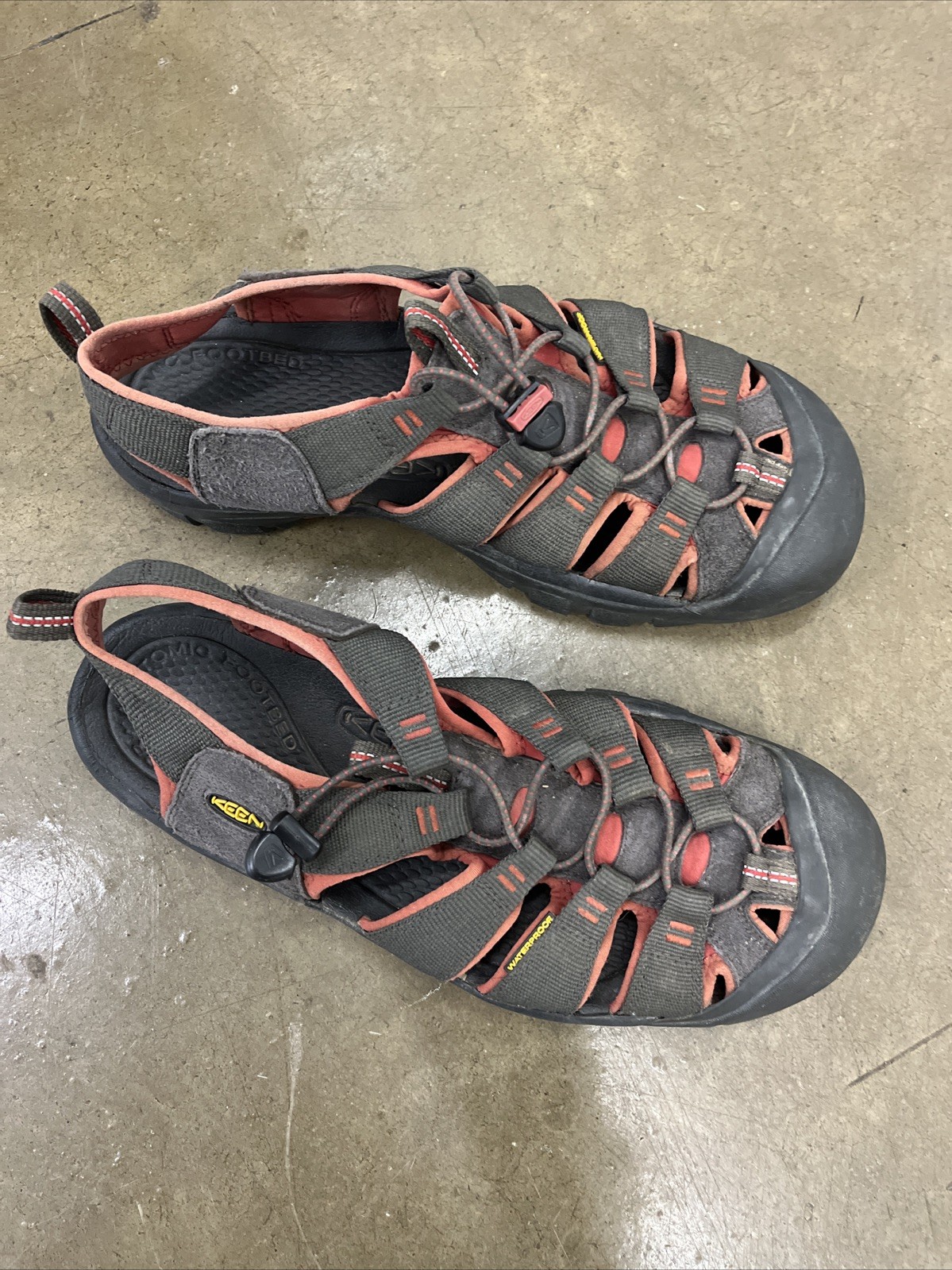 Sandali da trekking KEEN Newport H2 grigio salmone scarpe da spiaggia uomo taglia 12 US