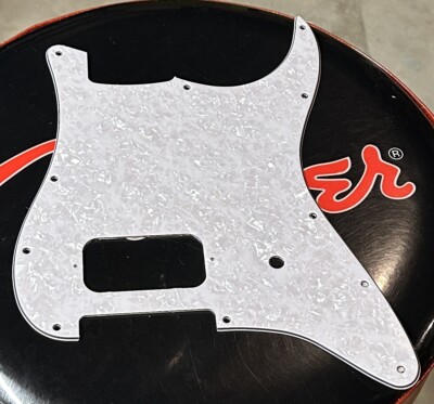 Fits Fender  Stratocaster Tom Delonge USA / MIM Pickguard 11-Hole 3 Ply Pearloid